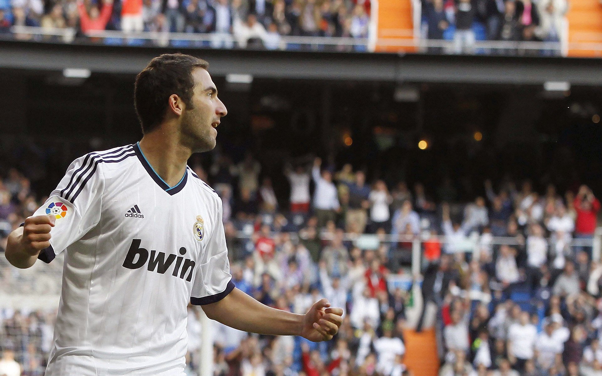 邮报锐评，蓝桥风暴眼！此役最强中场非里斯·詹姆斯莫属